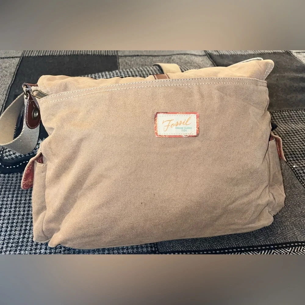 Large Crossbody / Messenger / Duffle Bag pre-loved condition (please see pics)📸 - Picture 2 of 10